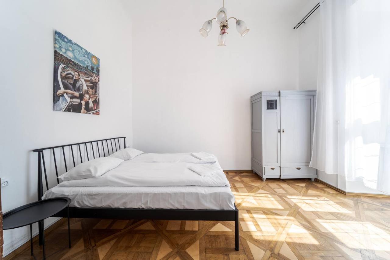 Апартаменти На Площі Ринок 12 Lviv Exterior foto