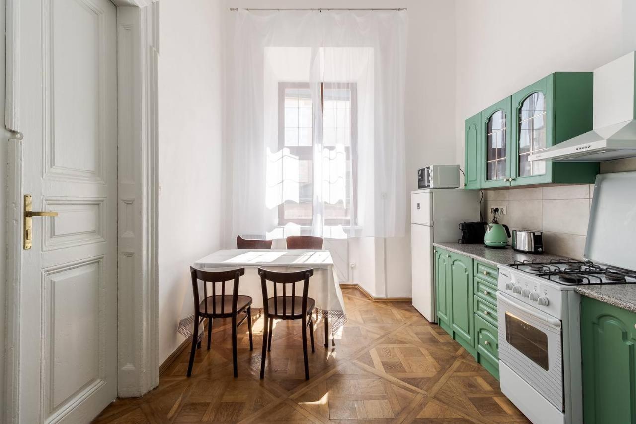 Апартаменти На Площі Ринок 12 Lviv Exterior foto