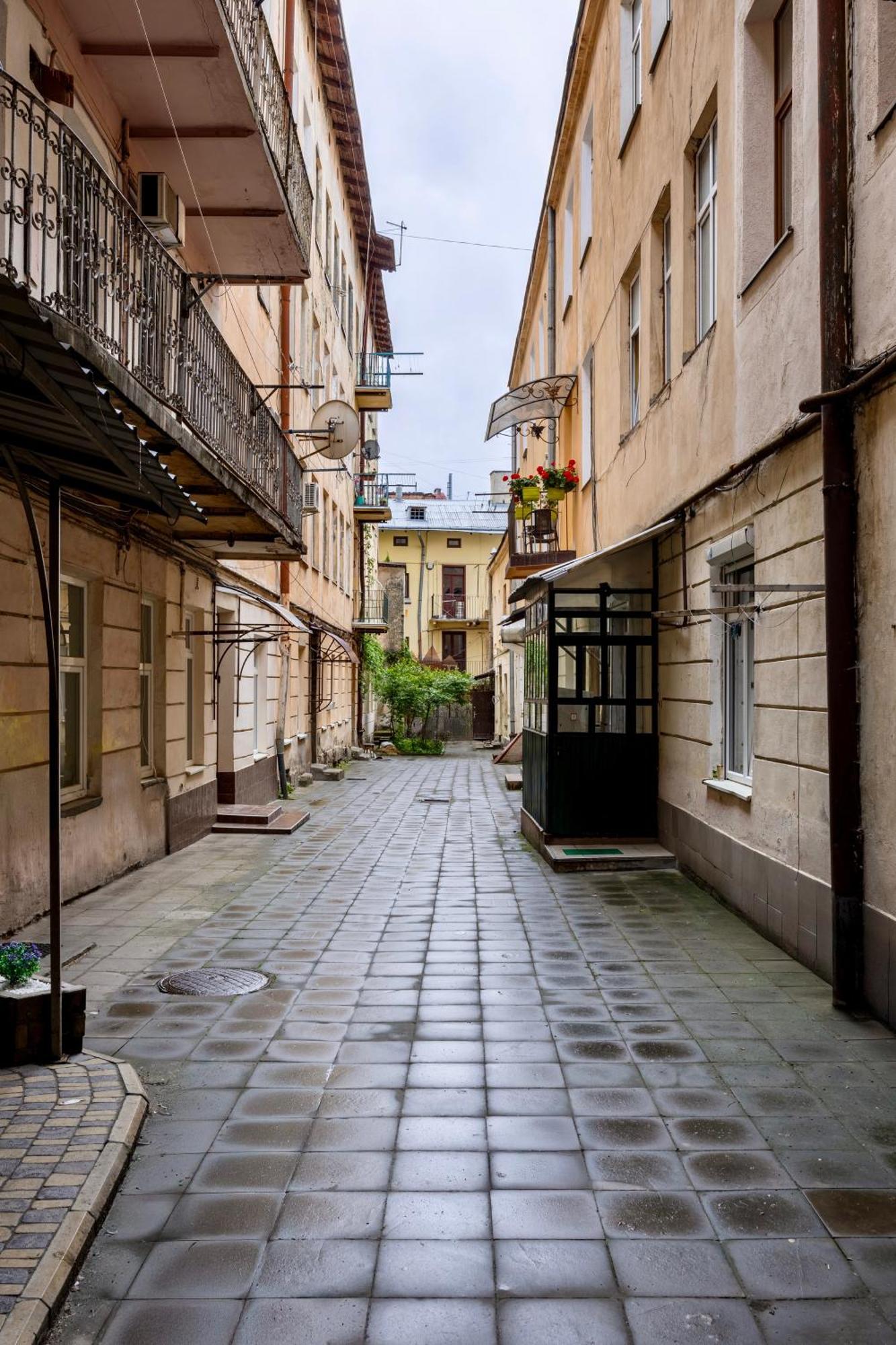 Апартаменти На Площі Ринок 12 Lviv Exterior foto